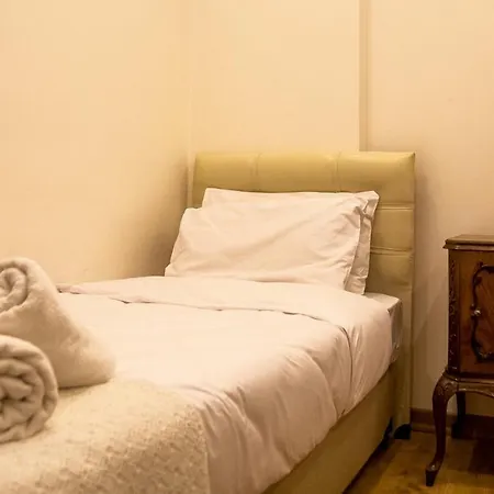 Cozy And Near Shore And Trendy Attractions In Karsiyaka, Apartment *